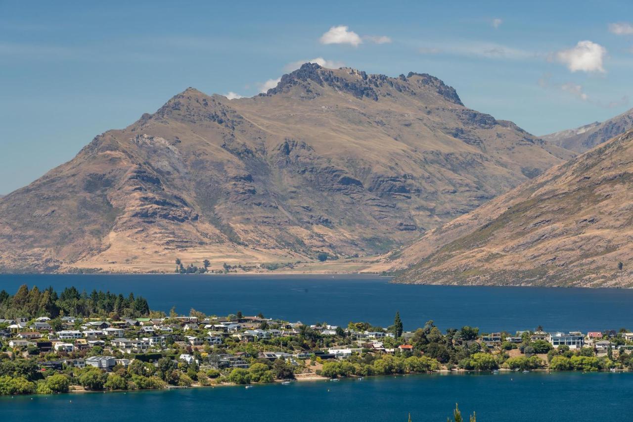 Remarkable Lake View Modern Executive Home Queenstown Exterior photo