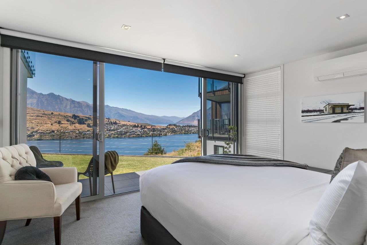 Remarkable Lake View Modern Executive Home Queenstown Exterior photo