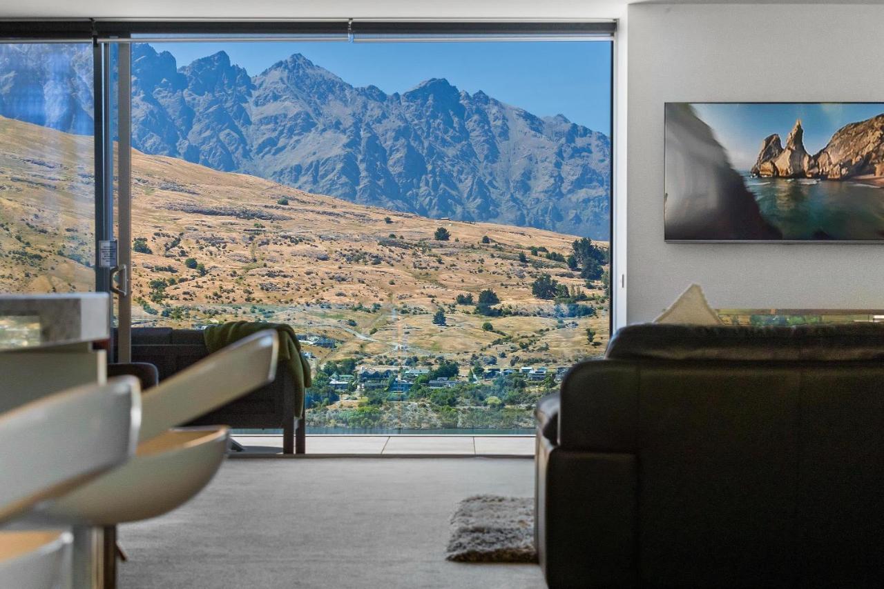 Remarkable Lake View Modern Executive Home Queenstown Exterior photo