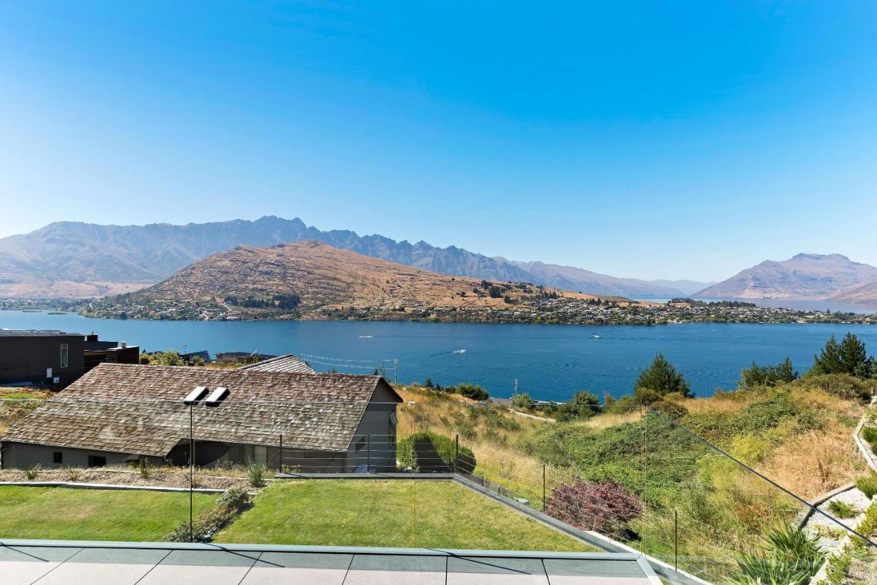 Remarkable Lake View Modern Executive Home Queenstown Exterior photo